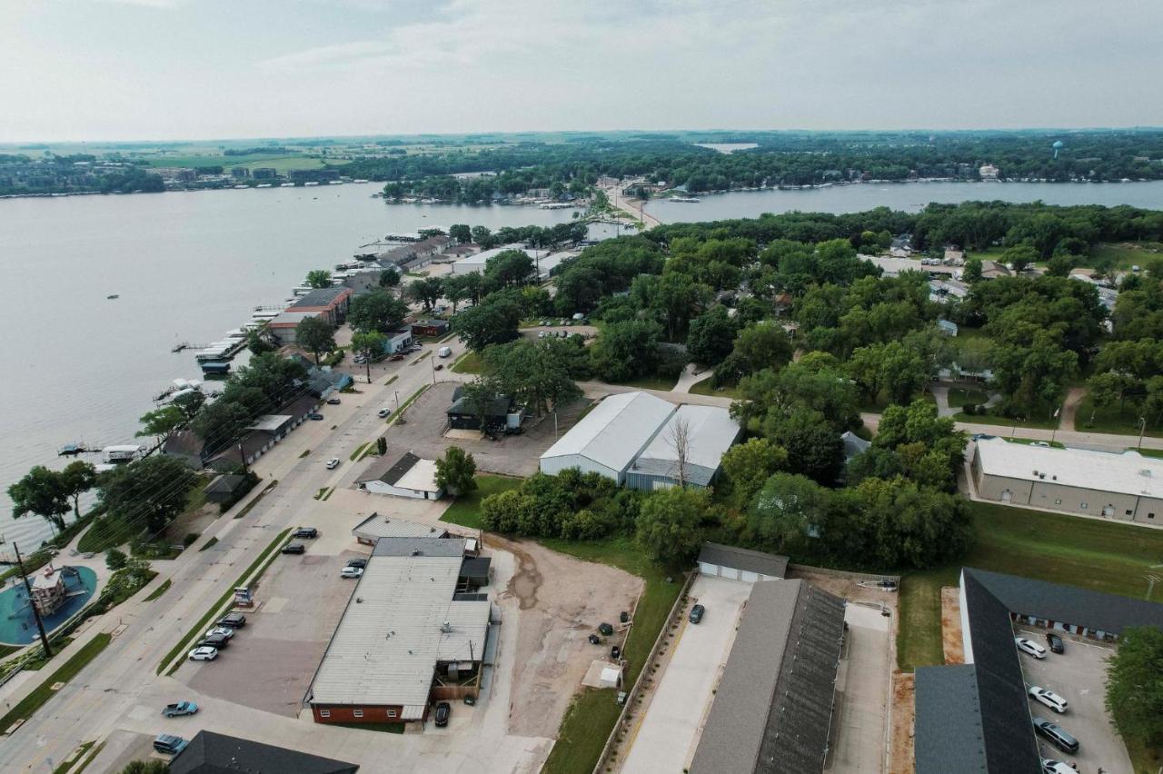 Villa Okoboji Flats 5 - East Okoboji Views Exterior foto