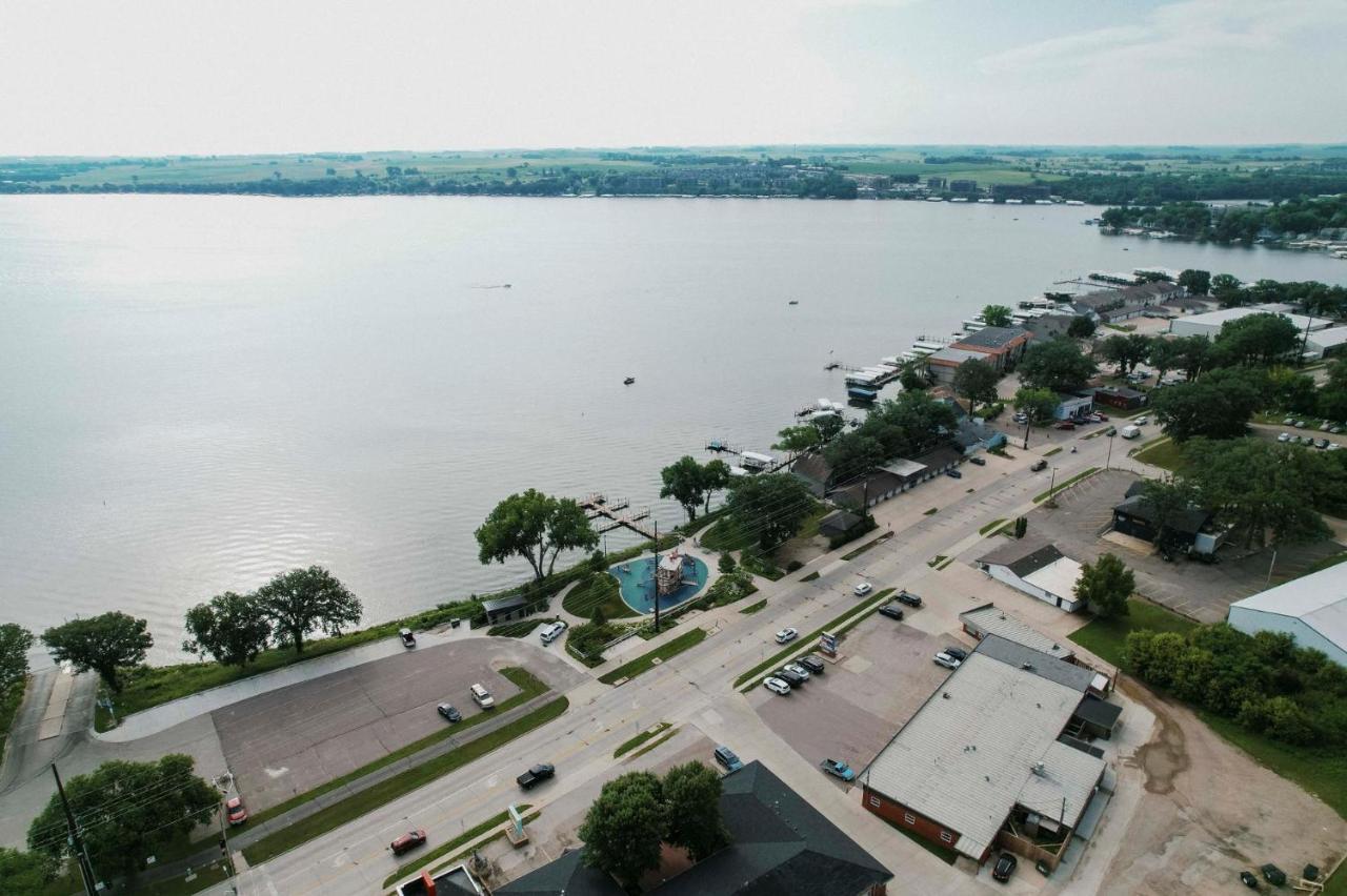 Villa Okoboji Flats 5 - East Okoboji Views Exterior foto